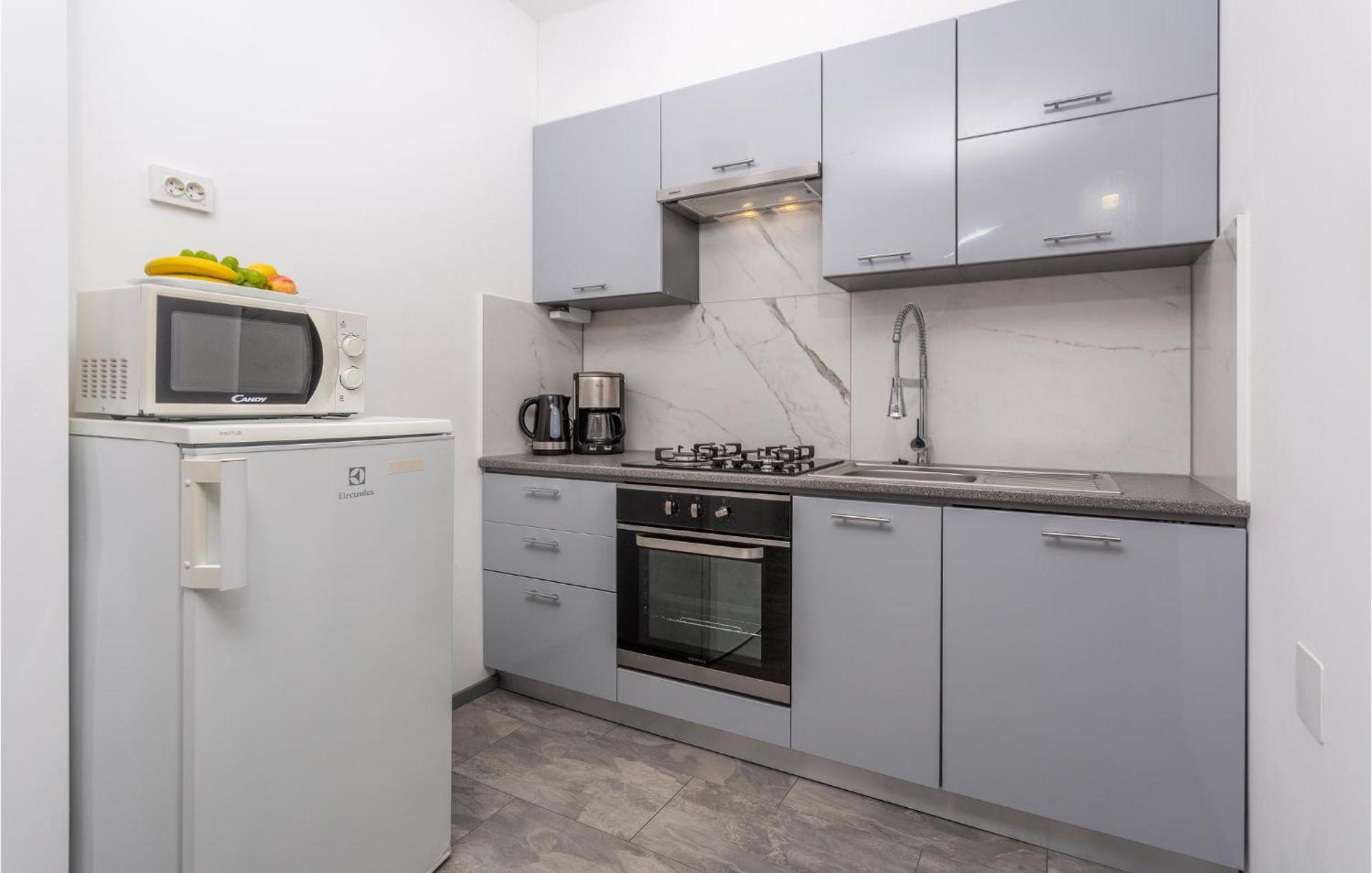 Stunning Apartment In Malinska With Kitchen Экстерьер фото